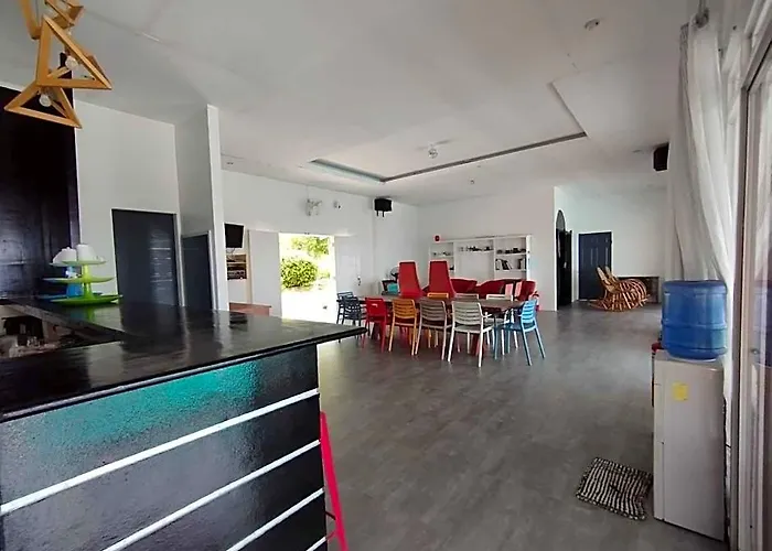 Scia Hills 10 To 15pax
Wifinetflixhbovideokepool 4* Cebu