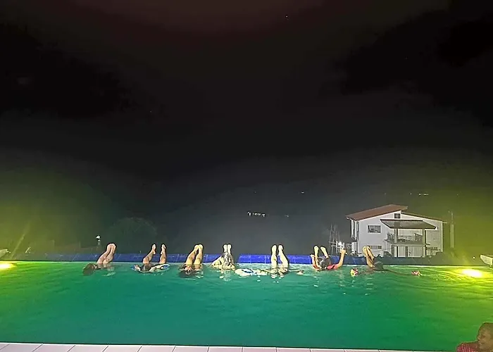 Scia Hills 10 To 15pax
Wifinetflixhbovideokepool Hotel Cebu
